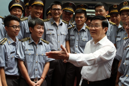 Chủ tịch nước Trương Tấn Sang thăm lực lượng Kiểm ngư tháng 6/2014. Ảnh: Kiểm ngư Việt Nam cung cấp